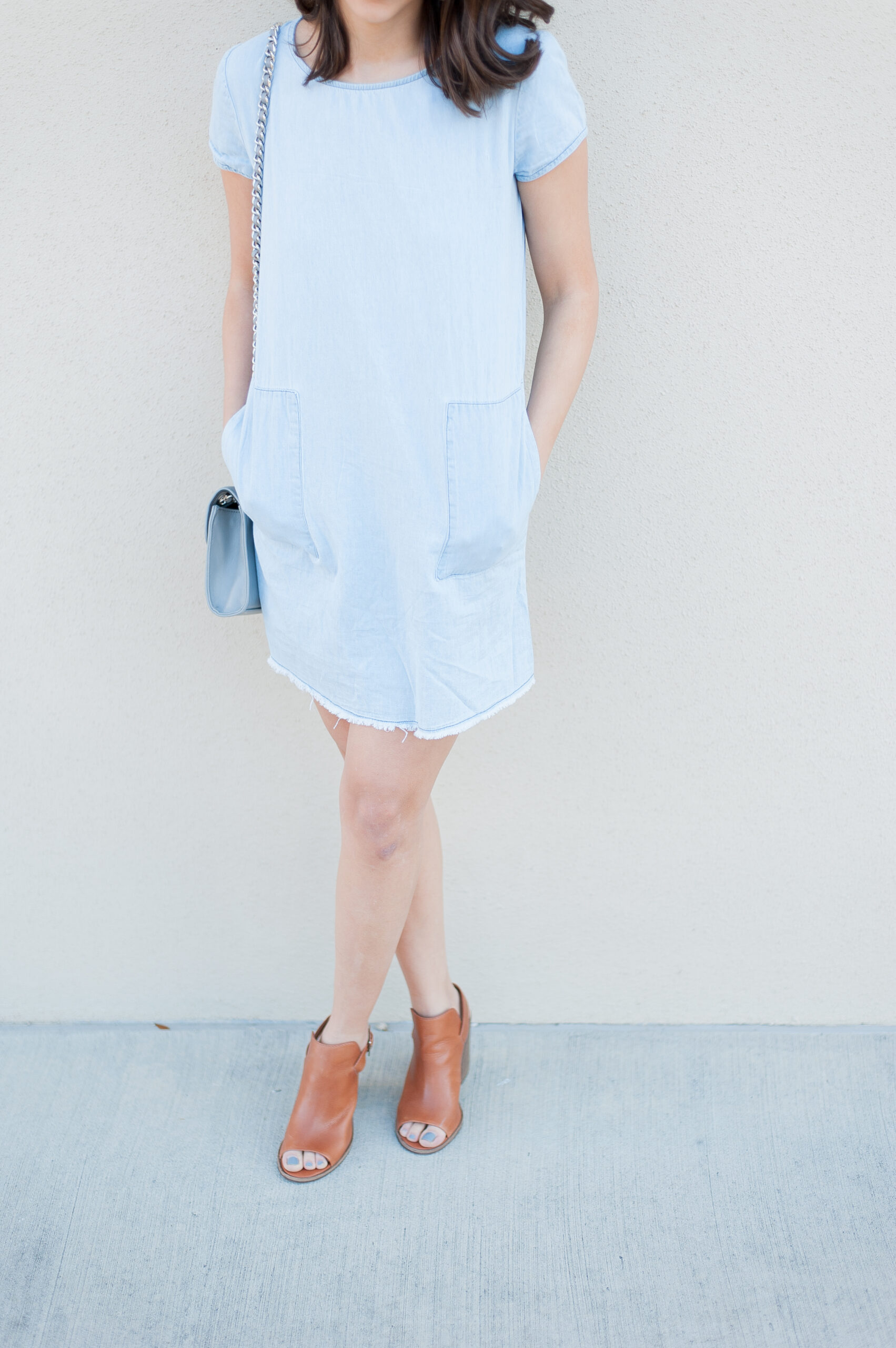 Dress Up Buttercup | Houston Fashion Blog - Dede Raad Chambray Shift Dress