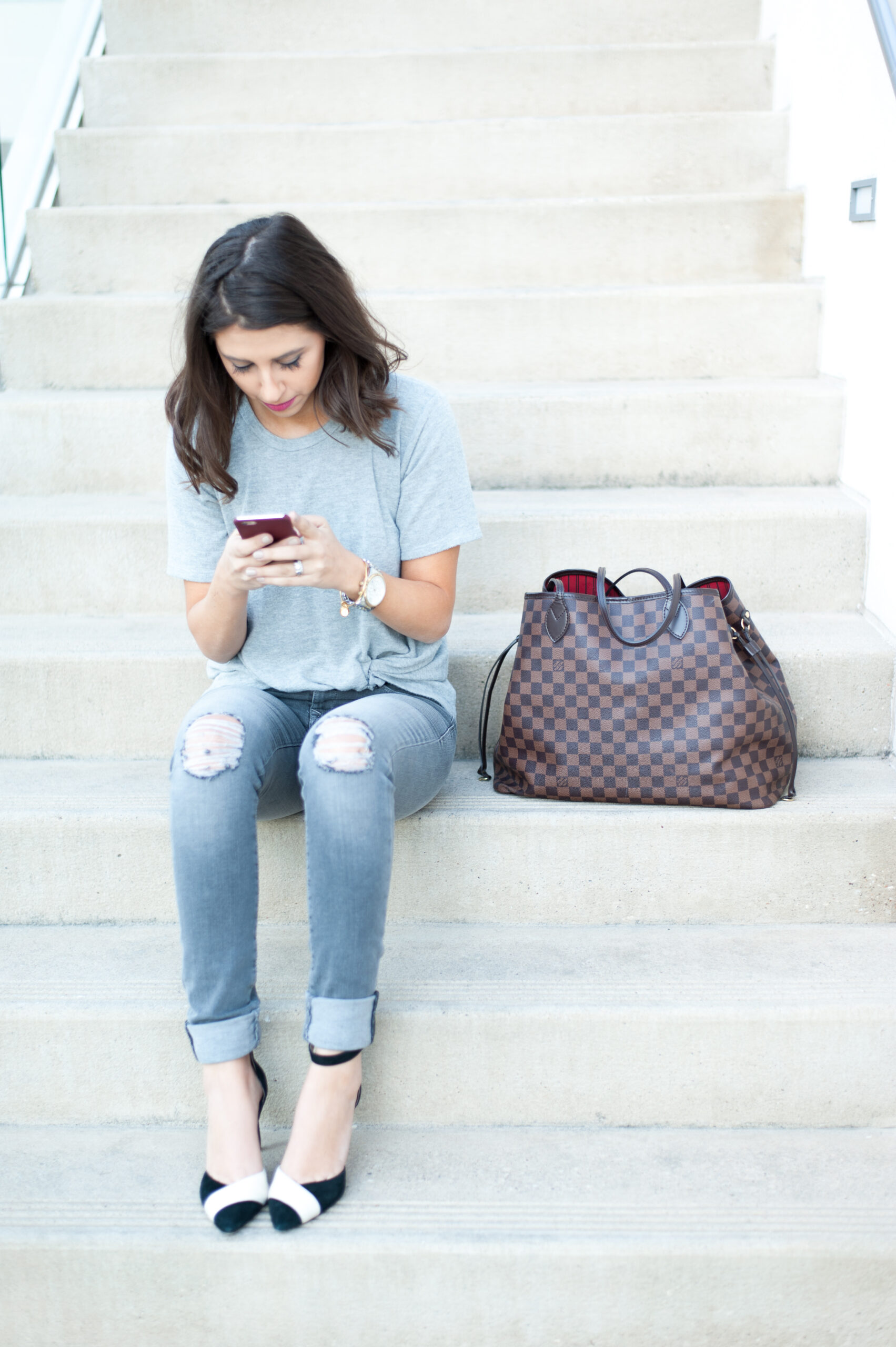 Mavi Jeans 'Serena' Distressed Stretch Skinny Jeans (Grey Ripped) June & Hudson Knot Hem Tee Monochrome